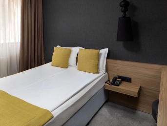 0-02-05-e359e23f7ff3d51e31fab2f48383688d6d95276df35c493e2a134a8ff5a73e56_39e8eb1686b3c34a.jpg